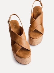 بني - Linzi Santana Crossover Front Strap High Wedge - صورة 4 من 5
