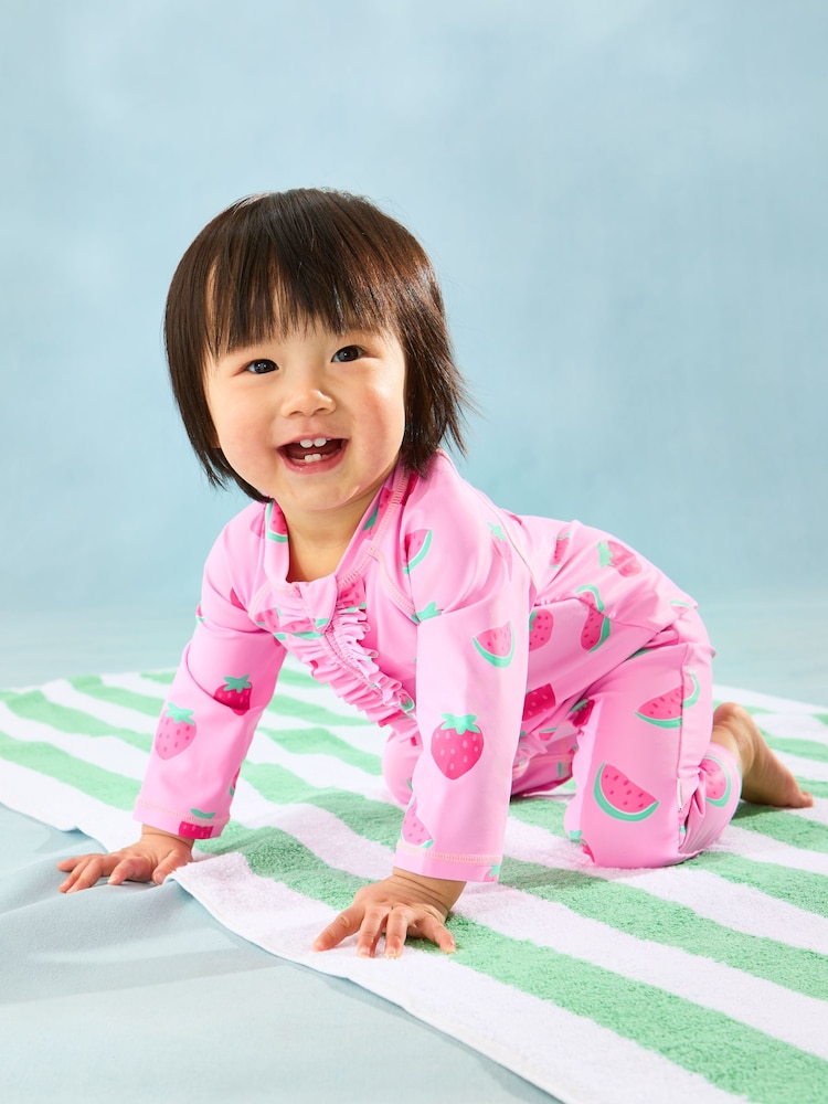 Traje con diseño de protección solar y estampado de fresas de Jojo Maman Bébé - Imagen 2 de 4 Traje con diseño de protección solar y estampado de fresas de Jojo Maman Bébé - Imagen 2 de 4