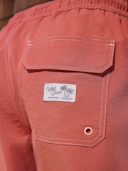 Rot - Badeshorts mit Kontrastnaht - Bild 6 von 9