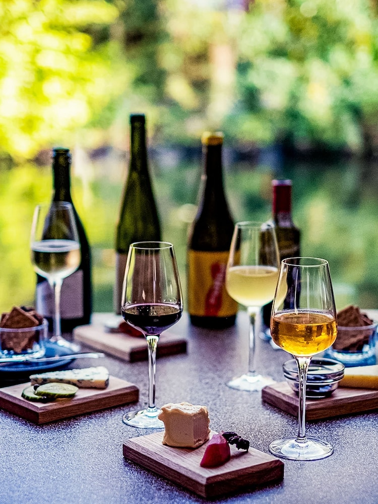 Indytute Multi Deluxe Cheese & Wine Tasting London for Two - Image 1 of 6 Indytute Multi Deluxe Cheese & Wine Tasting London for Two - Image 1 of 6