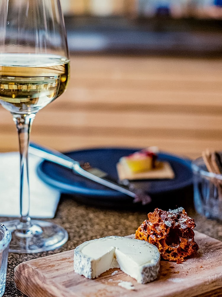 Indytute Multi Deluxe Cheese & Wine Tasting London for Two - Image 2 of 6 Indytute Multi Deluxe Cheese & Wine Tasting London for Two - Image 2 of 6