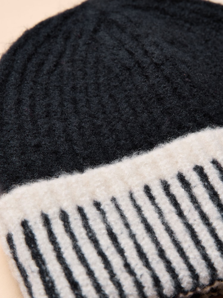 Joules Wanderer Navy Beanie Hat - Image 4 of 4 Joules Wanderer Navy Beanie Hat - Image 4 of 4