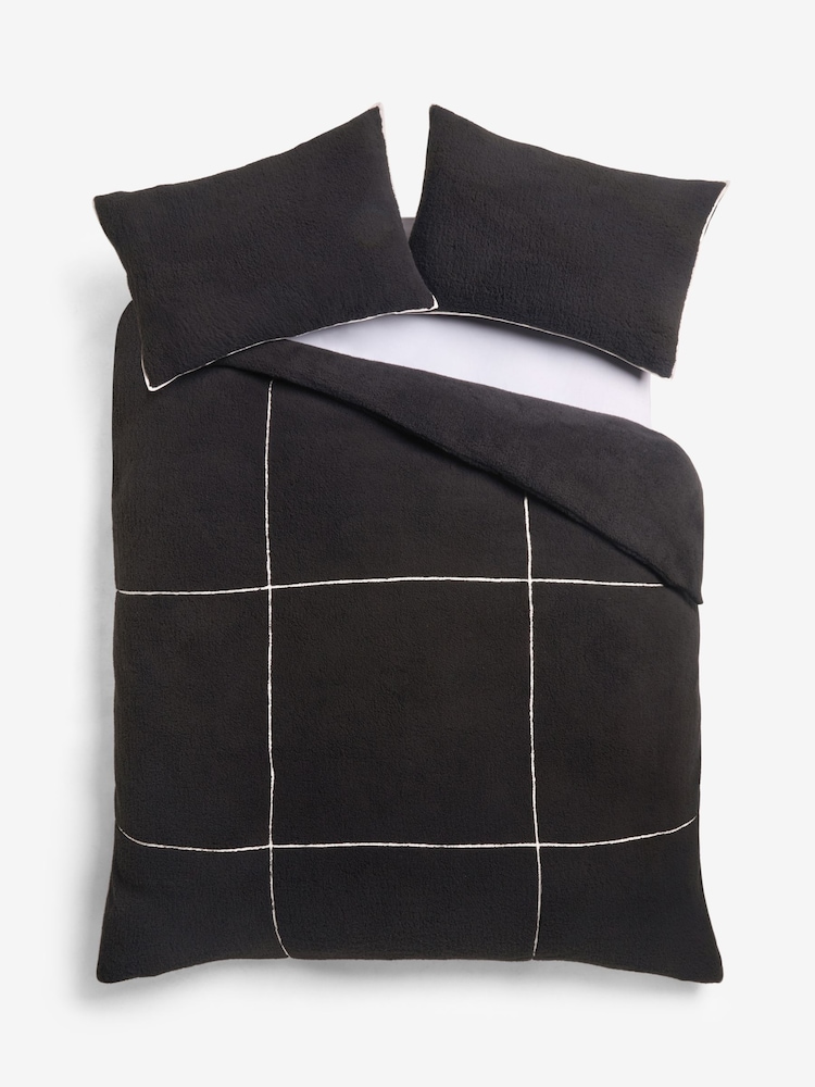 Black Fleece Trim Duvet Cover and Pillowcase Set - Image 6 of 6 Black Fleece Trim Duvet Cover and Pillowcase Set - Image 6 of 6