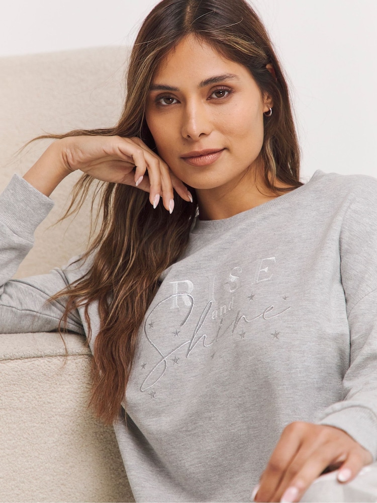 Grau - Simply Be Sweatshirt und karierte Pyjamahose aus 100 % Baumwolle - Bild 4 von 4 Grau - Simply Be Sweatshirt und karierte Pyjamahose aus 100 % Baumwolle - Bild 4 von 4