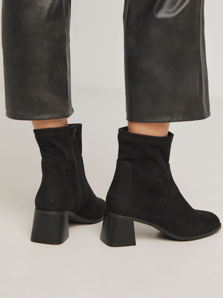 Simply Be Soft Black Wide Fit Classic Block Heel Stretch Ankle Boots - Image 2 of 4