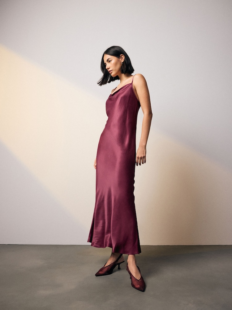 Burgunderrot - Midi Satin Slip Dress mit Wasserfallausschnitt, Riemchen und Bindung am Rücken. - Bild 1 von 7