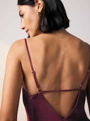 Burgunderrot - Midi Satin Slip Dress mit Wasserfallausschnitt, Riemchen und Bindung am Rücken. - Bild 4 von 7