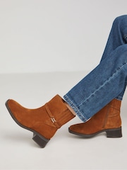 Natural - JD Williams Suede Square Toe Boots With Concealed Gusset In Extra Wide Fit - Imagen 1 de 4