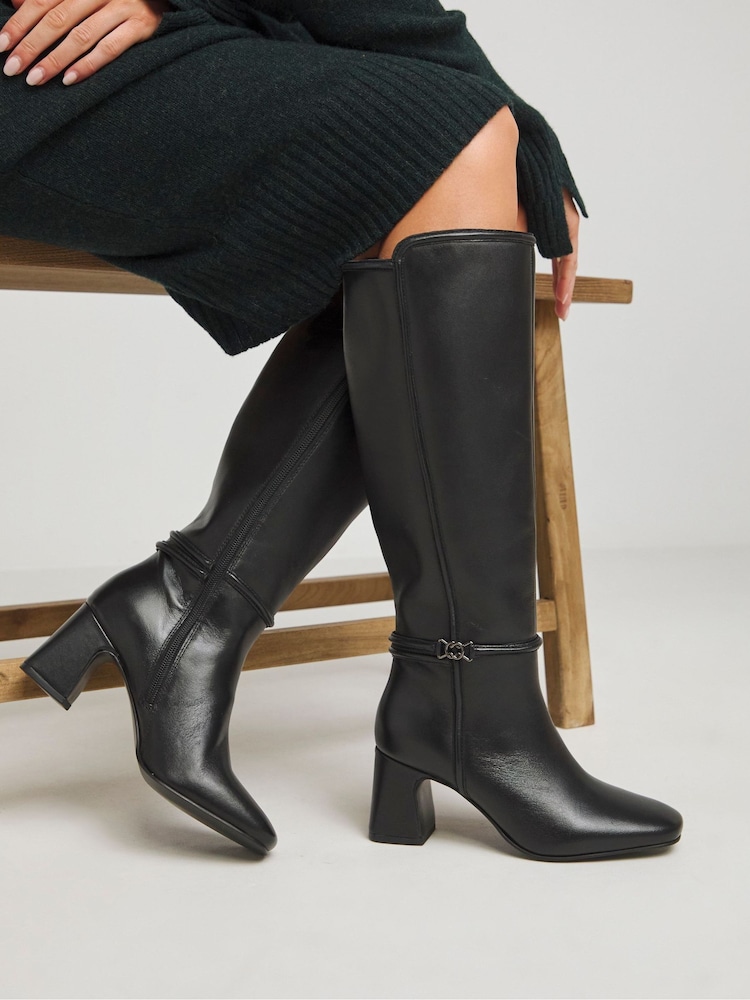 JD Williams Leather Knee Alto Heeled Boots With Ankle Trim In Wide Fit Super Curvy Calf - Imagen 1 de 4