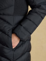 Marinha - Joules Pembury Showerproof Longline Padded Coat with Hood - Imagem 9 de 12