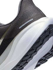 Nike Black/Gold Pegasus 41 Road Running Trainers - Image 10 of 12