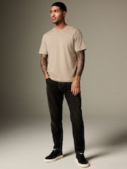 Neutraal kiezelkleurig - Normale Pasvorm - Essentieel katoenen T-shirt met ronde hals - Image 2 of 8