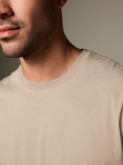Neutraal kiezelkleurig - Normale Pasvorm - Essentieel katoenen T-shirt met ronde hals - Image 5 of 8