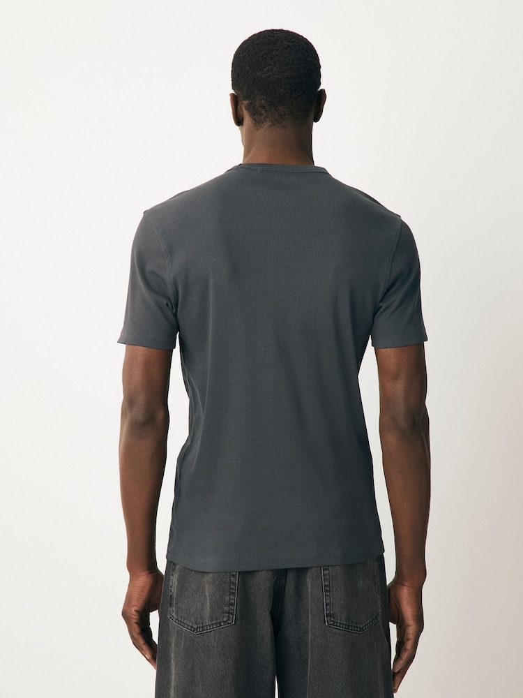 Gris - Ribbed Short Sleeve Crew T-Shirt - Imagen 2 de 7 Gris - Ribbed Short Sleeve Crew T-Shirt - Imagen 2 de 7