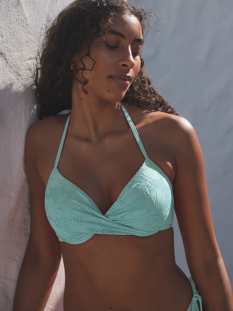 Mintgrün mit Spitze - Wattiertes Bikini-Oberteil mit tiefem Ausschnitt und Bügeln - Bild 1 von 5 Mintgrün mit Spitze - Wattiertes Bikini-Oberteil mit tiefem Ausschnitt und Bügeln - Bild 1 von 5