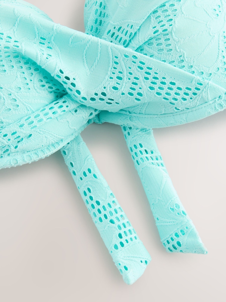 Mintgrün mit Spitze - Wattiertes Bikini-Oberteil mit tiefem Ausschnitt und Bügeln - Bild 5 von 5 Mintgrün mit Spitze - Wattiertes Bikini-Oberteil mit tiefem Ausschnitt und Bügeln - Bild 5 von 5