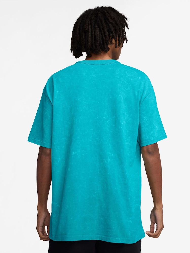 Nike Green Oversized Sportswear Premium 100% Cotton T-Shirt - Image 2 of 3