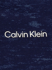 أزرق - قميص بولو بملمس بارز من Calvin Klein Golf - صورة 8 من 9