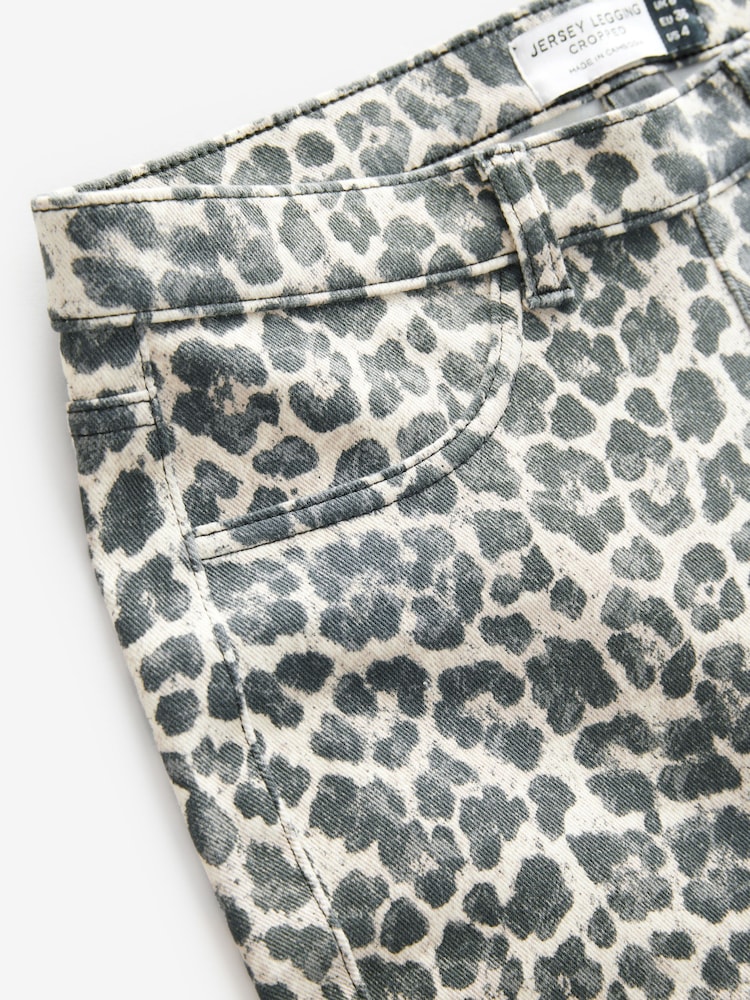 Leopard - Cropped Leggings aus Denim-Jersey - Image 6 of 7