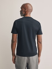 Черный - Зауженный крой - Футболка Regular Fit Signature SUPIMA ® из хлопка с круглым вырезом - Image 4 of 6