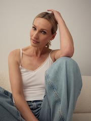 White Menopause Friendly Cooling Vest - Image 5 of 10