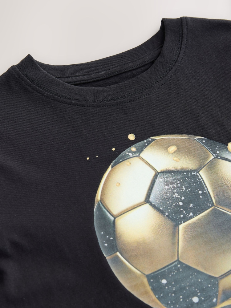 Negro/dorado fútbol - Camiseta de corte estándar y manga corta con diseño gráfico (3-16 años) - Imagen 4 de 4 Negro/dorado fútbol - Camiseta de corte estándar y manga corta con diseño gráfico (3-16 años) - Imagen 4 de 4