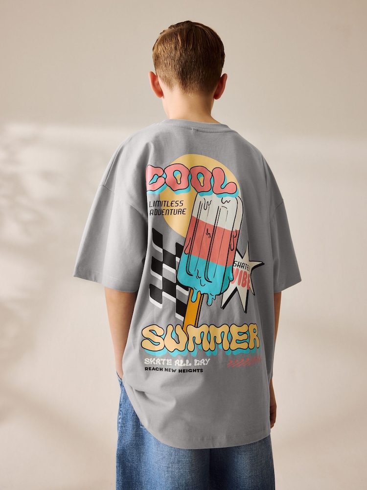 Grau Sommer-Rückenprint - Kurzärmeliges T-Shirt mit Grafikprint in Relaxed-Fit (3–16 J.) - Bild 1 von 8 Grau Sommer-Rückenprint - Kurzärmeliges T-Shirt mit Grafikprint in Relaxed-Fit (3–16 J.) - Bild 1 von 8