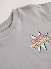 Gris con estampado de verano en la espalda - Camiseta holgada de manga corta con estampado gráfico (3-16 años) - Imagen 3 de 4
