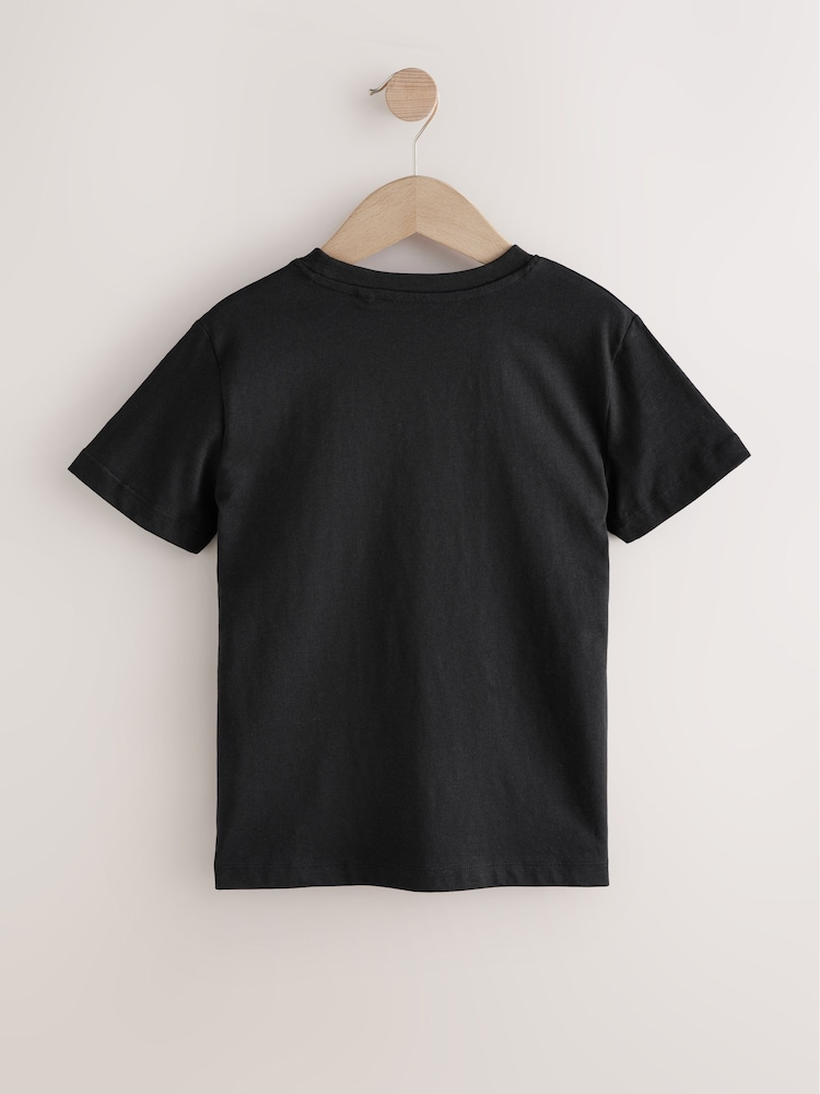 Black/Multi Controller - Camiseta de corte estándar y manga corta con estampado integral (3-16 años) - Imagen 2 de 4 Black/Multi Controller - Camiseta de corte estándar y manga corta con estampado integral (3-16 años) - Imagen 2 de 4