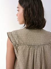 Green Jaquard Sleeveless Blouse - Image 4 of 4