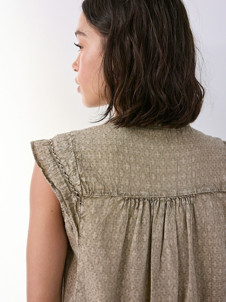 Green Jaquard Sleeveless Blouse - Image 4 of 4