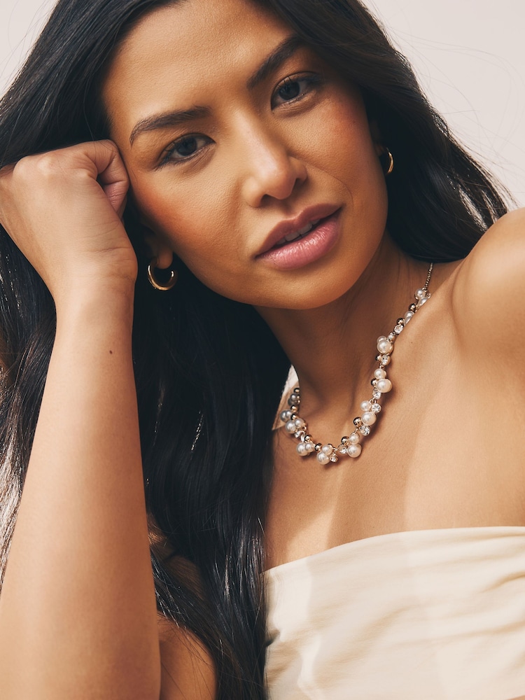 Gold Tone Sparkle Pearl Effect Pully Necklace - Image 2 of 5