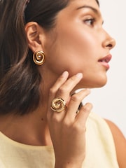 Gold Tone Swirl Ring - Image 2 of 5
