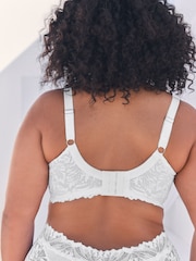 White F-K Ultimate Support Comfort Lace Minimising Full Cup Bra - Image 5 of 7
