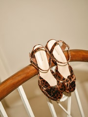 Monsoon Mara Leopard Print Platform Heels - Imagen 4 de 4