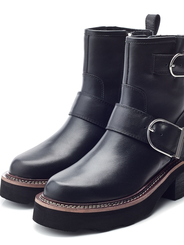Moda in Pelle – Barbel – Biker-Stiefel aus schwarzem Leder mit Schnallendetail - Bild 2 von 4 Moda in Pelle – Barbel – Biker-Stiefel aus schwarzem Leder mit Schnallendetail - Bild 2 von 4