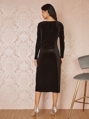 Yumi Black Velvet V-Neck Fitted Ruched Midi Dress - Image 3 of 5
