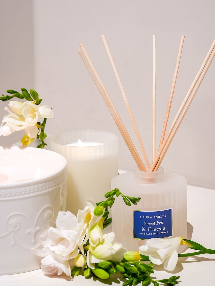 Laura Ashley Pink 550g Decorative White Ceramic Candle Sweet Pea 1 Wick and Freesia - Image 2 of 5