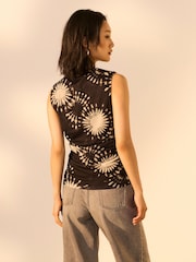 Black/White Print Sleeveless Ruched Mesh Top - Image 3 of 5