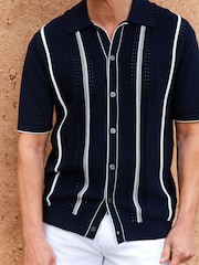 Azul marinho - Camisa polo de algodão rico em algodão, manga curta, listrada vertical, com botões e botões - Imagem 5 de 8