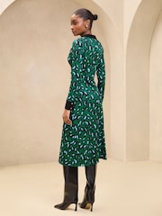 Lipsy Green Animal Printed Long Sleeve Jersey Shirt Dress - Image 4 of 4