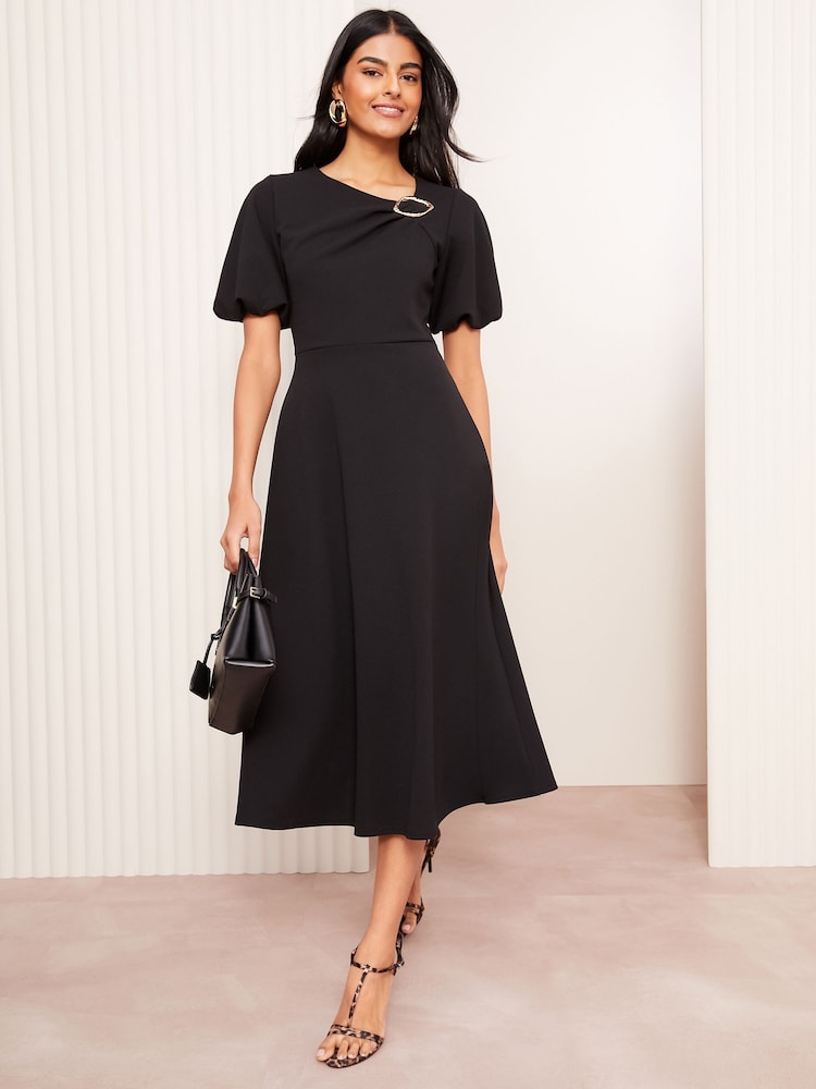Schwarz - Friends Like These – Kurzarm-Kleid mit Schnallendetail und Tailored-Fit - Image 1 of 4