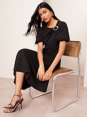 Schwarz - Friends Like These – Kurzarm-Kleid mit Schnallendetail und Tailored-Fit - Image 3 of 4