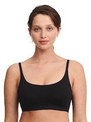Chantelle Smooth Comfort Non Wired Bralette with Removable Pads and Adjustable Back - Image 4 of 5
