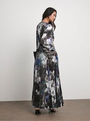 Платья атлас макси с принтом Joanna Hope - Image 2 of 4