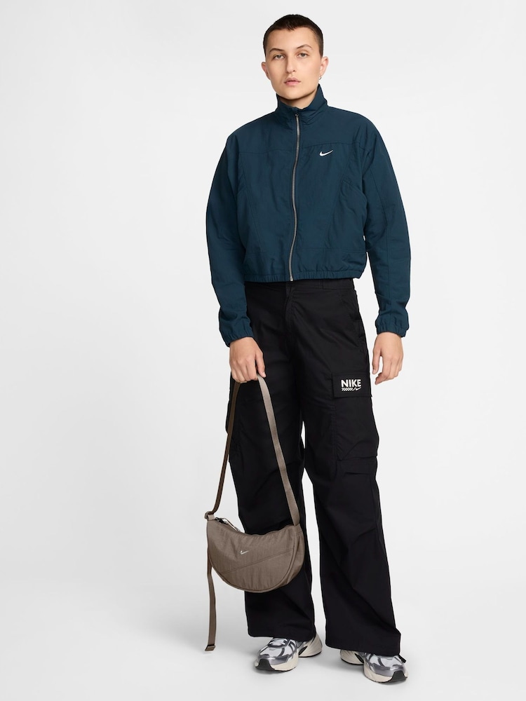 Nike Neutral Aura Crescent Cross-Body 4L Bag - Image 7 of 7