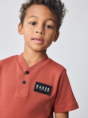 Rostbraun/Rot - Baker by Ted Baker Varsity 100% Cotton T-Shirt and Shorts Set - Bild 3 von 10