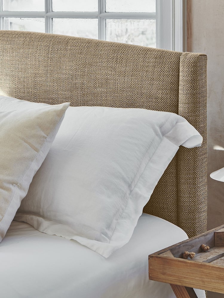 Darlings Of Chelsea Paintbrush Natural Buckleberry Upholstered Bed - Image 2 of 5