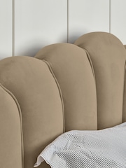 Darlings Of Chelsea Paintbrush Natural Snowdon Upholstered Bed - Image 3 of 5
