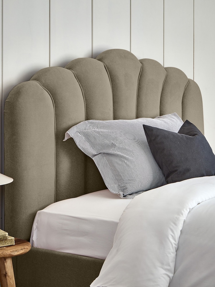 Darlings Of Chelsea Boulder Brown Snowdon Upholstered Bed - Image 2 of 5
